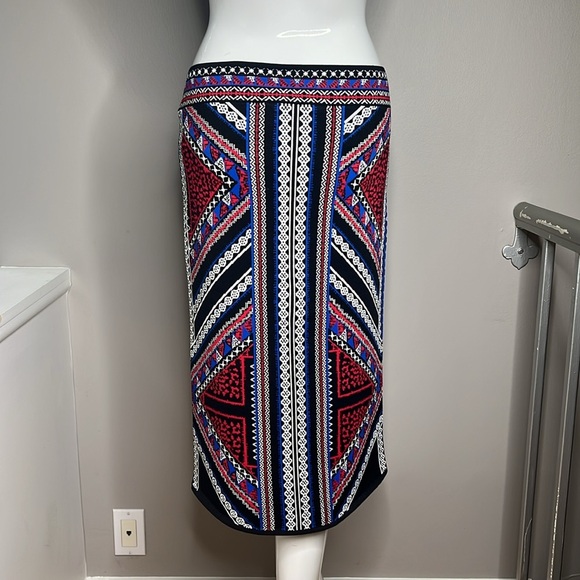 BCBG Max Azria Sz L Heavy Viscose Elastic Pencil Knee Length Pull On Skirt - Picture 1 of 6